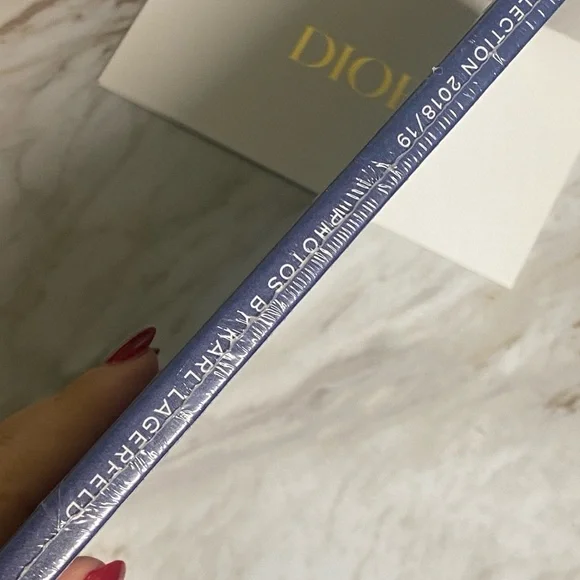 CHANEL 2018-2019 Cruise Collection book in original packaging - Picture 3 of 6